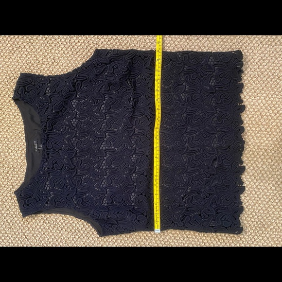 Sleeveless lace top - Picture 7 of 9